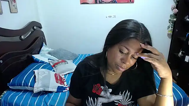 Tu-Reina online show from 11/13/25, 01:26