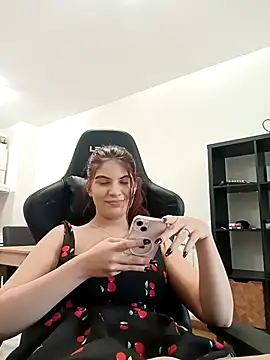 Snapshot of MeCherryy chatting on 10/27/25, 03:05 MeCherryy online show from 10/27/25, 03:05