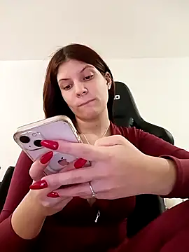 Snapshot of MeCherryy chatting on 11/12/25, 05:13 MeCherryy online show from 11/12/25, 05:13