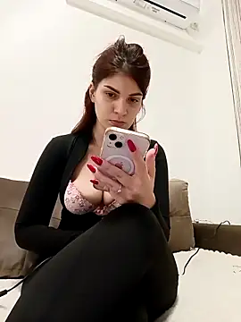 Snapshot of MeCherryy chatting on 11/23/25, 02:39 MeCherryy online show from 11/23/25, 02:39