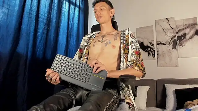 Snapshot of Giotrashy chatting on 07/21/26, 08:11 Giotrashy online show from 07/21/26, 08:11