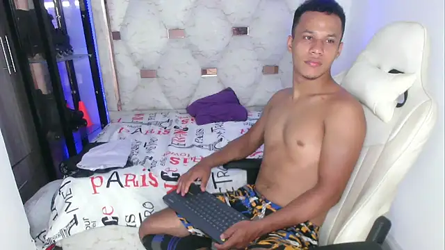 Snapshot of sex_mikee chatting on 03/13/25, 07:20 sex mikee online show from 03/13/25, 07:20