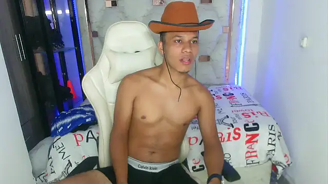 Snapshot of sex_mikee chatting on 03/15/25, 06:25 sex mikee online show from 03/15/25, 06:25