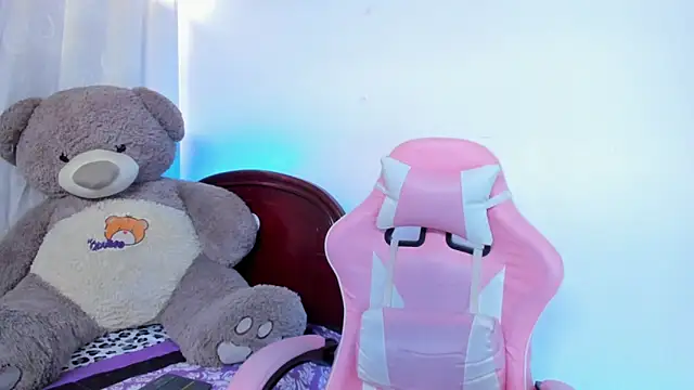 Snapshot of Hairydoll_ chatting on 09/19/25, 04:07 Hairydoll  online show from 09/19/25, 04:07