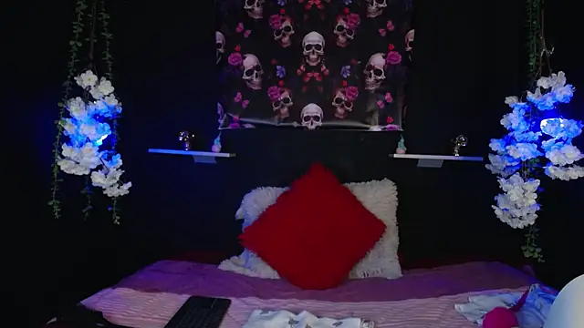 Snapshot of Hairydoll_ chatting on 10/19/25, 07:03 Hairydoll  online show from 10/19/25, 07:03