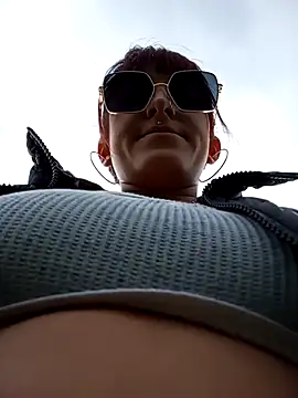 Snapshot of Hairydoll_ chatting on 10/28/25, 01:36 Hairydoll  online show from 10/28/25, 01:36