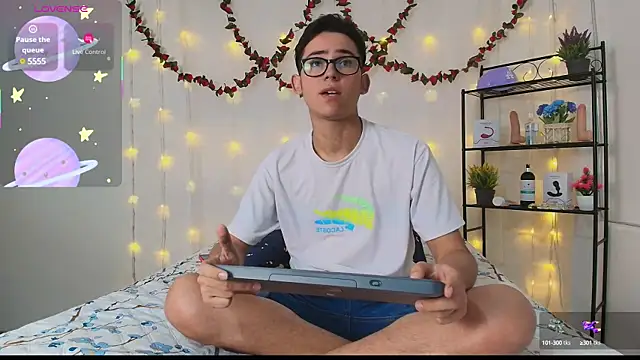 Snapshot of Danny-Swift13 chatting on 03/18/25, 08:04 Danny-Swift13 online show from 03/18/25, 08:04