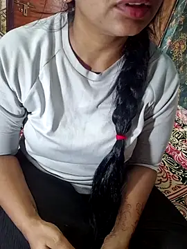 Snapshot of Shalini_telugu09 chatting on 11/21/25, 07:07 Shalini telugu09 online show from 11/21/25, 07:07