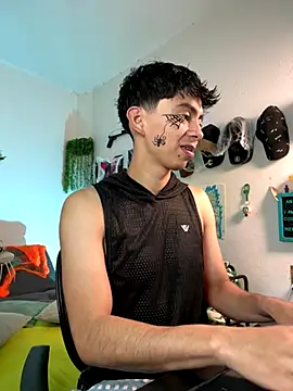 Snapshot of Yaiden_11 chatting on 10/17/25, 10:18 Yaiden 11 online show from 10/17/25, 10:18