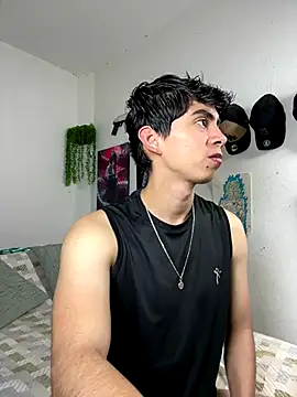 Snapshot of Yaiden_11 chatting on 12/20/25, 10:33 Yaiden 11 online show from 12/20/25, 10:33