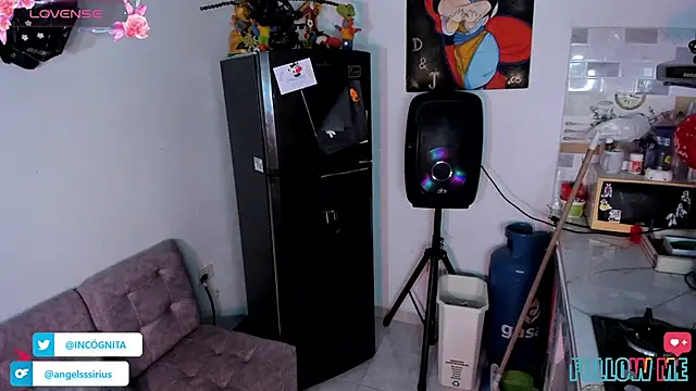 Snapshot of adam_angelssss chatting on 11/16/25, 01:00 adam angelssss online show from 11/16/25, 01:00