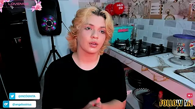 Snapshot of adam_angelssss chatting on 11/18/25, 09:30 adam angelssss online show from 11/18/25, 09:30