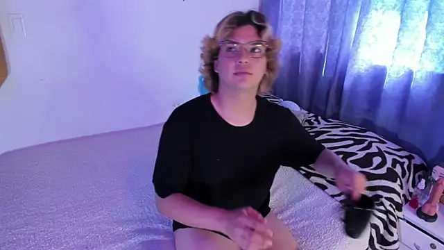 Snapshot of adam_angelssss chatting on 04/20/26, 02:31 adam angelssss online show from 04/20/26, 02:31