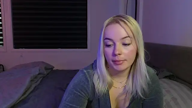 margot robbie7 online show from 10/09/25, 10:52