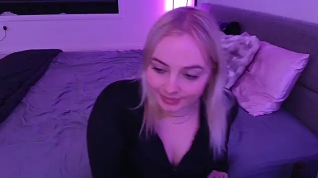 Snapshot of margot_robbie7 chatting on 02/18/26, 11:55 margot robbie7 online show from 02/18/26, 11:55