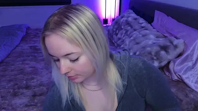 Snapshot of margot_robbie7 chatting on 03/02/26, 11:44 margot robbie7 online show from 03/02/26, 11:44