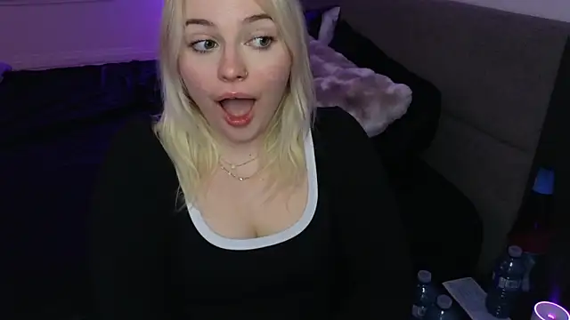 Snapshot of margot_robbie7 chatting on 03/22/26, 11:41 margot robbie7 online show from 03/22/26, 11:41