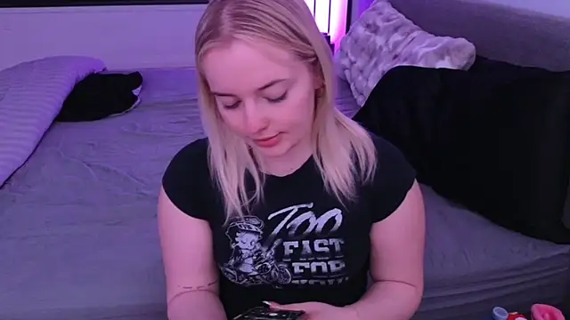 Snapshot of margot_robbie7 chatting on 05/15/26, 02:18 margot robbie7 online show from 05/15/26, 02:18