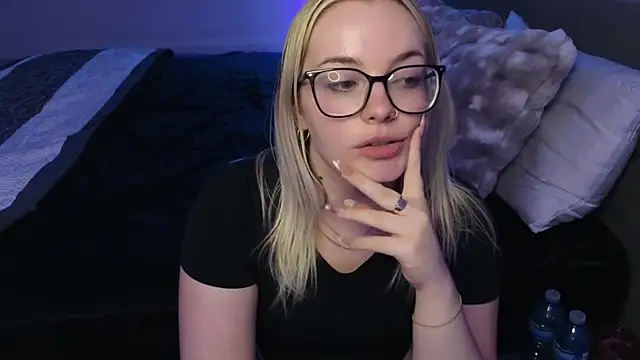 Snapshot of margot_robbie7 chatting on 07/22/26, 12:57 margot robbie7 online show from 07/22/26, 12:57