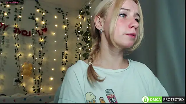 Snapshot of Mia__Kitty chatting on 10/09/25, 06:39 Mia  Kitty online show from 10/09/25, 06:39