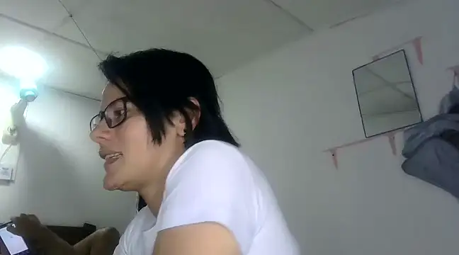 Snapshot of ClinkingTwirp chatting on 03/15/25, 12:15 ClinkingTwirp online show from 03/15/25, 12:15