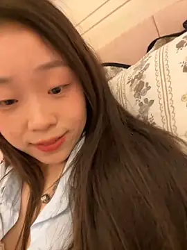 Snapshot of Minnie-66 chatting on 03/19/25, 12:01 Minnie-66 online show from 03/19/25, 12:01