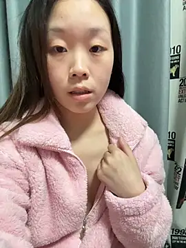 Snapshot of Minnie-66 chatting on 10/24/25, 11:28 Minnie-66 online show from 10/24/25, 11:28