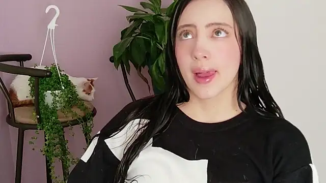 Snapshot of Rebbecawhite_meow chatting on 04/05/26, 05:10 Rebbecawhite meow online show from 04/05/26, 05:10