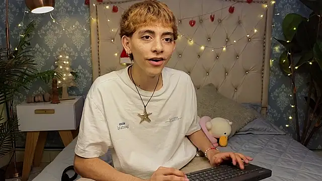 Snapshot of Matty_Sparkk chatting on 12/14/25, 03:06 Matty Sparkk online show from 12/14/25, 03:06