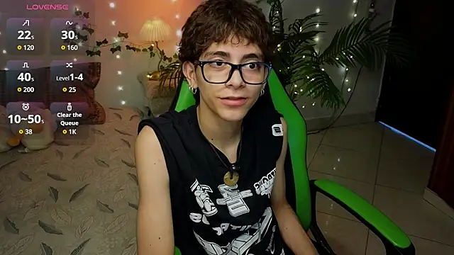 Snapshot of Matty_Sparkk chatting on 04/22/26, 01:12 Matty Sparkk online show from 04/22/26, 01:12