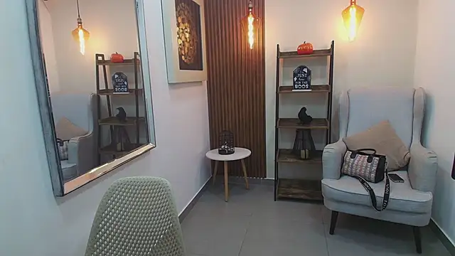 Coral Lise online show from 10/25/25, 11:07