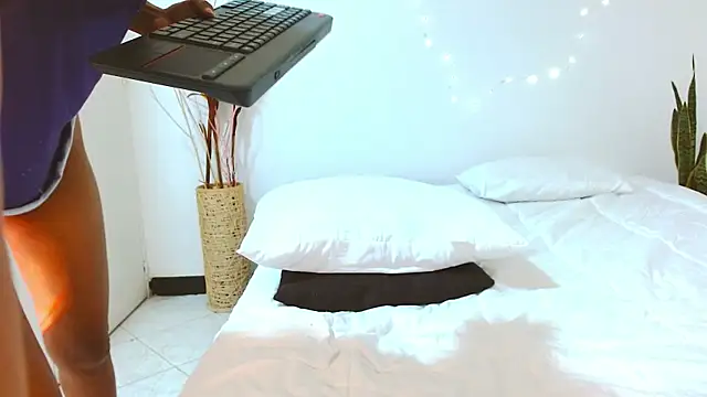 YuliethPetite online show from 03/19/25, 04:24