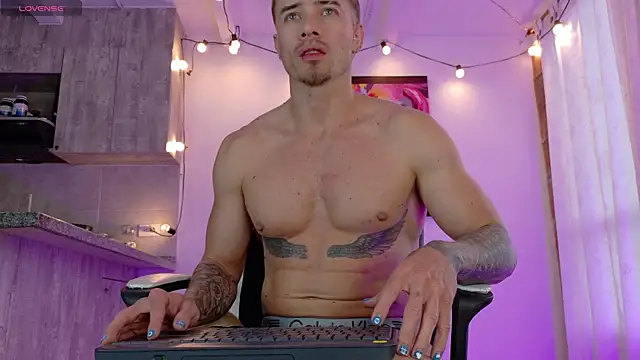 Ryannblue07 online show from 12/01/25, 09:20