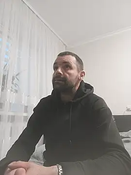 Snapshot of MaksDzubaV chatting on 10/03/25, 03:31 MaksDzubaV online show from 10/03/25, 03:31