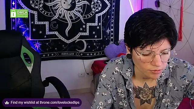 lovelockedlips online show from 10/19/25, 07:58