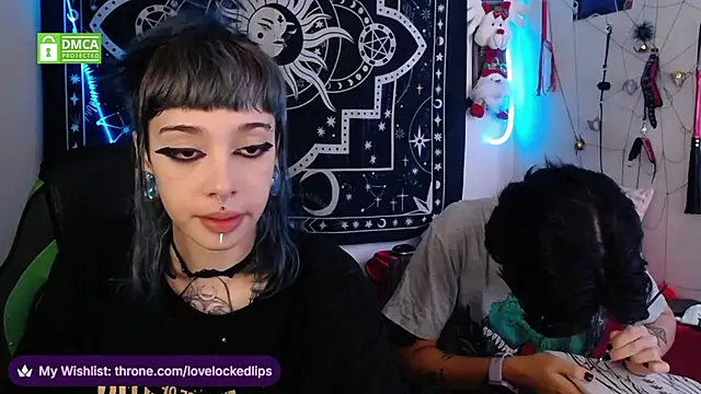 Snapshot of lovelockedlips chatting on 12/19/25, 08:05 lovelockedlips online show from 12/19/25, 08:05