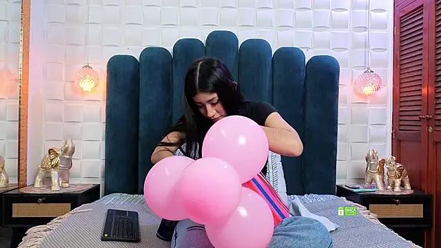 Lili Opal online show from 03/30/26, 12:06