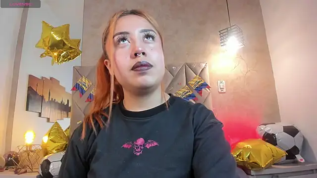 Snapshot of kailinmoonx chatting on 06/19/26, 01:04 kailinmoonx online show from 06/19/26, 01:04