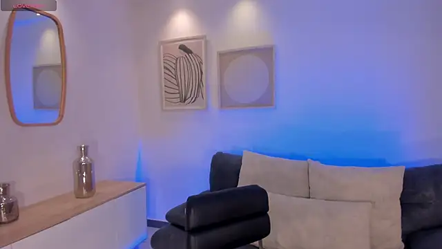 Snapshot of CandaseRussell chatting on 04/17/26, 03:42 CandaseRussell online show from 04/17/26, 03:42