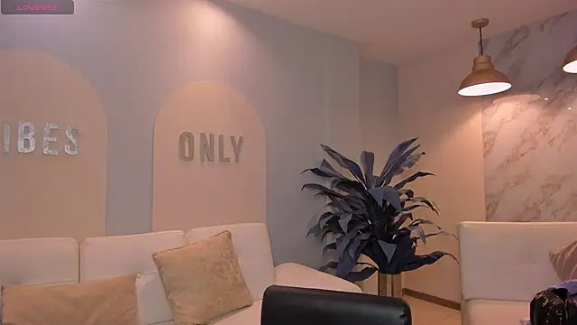 MaiaCollins online show from 02/21/26, 04:52