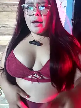 Snapshot of Trilyn25 chatting on 10/16/25, 02:01 Trilyn25 online show from 10/16/25, 02:01