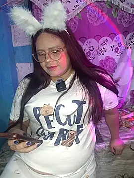 Snapshot of Trilyn25 chatting on 10/31/25, 02:56 Trilyn25 online show from 10/31/25, 02:56