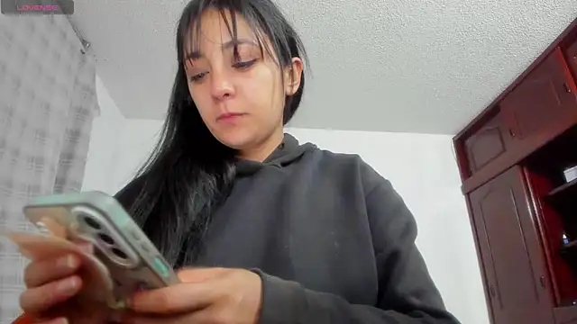 Snapshot of xx_chloesex chatting on 02/14/26, 06:43 xx chloesex online show from 02/14/26, 06:43