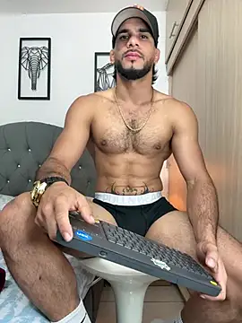 Snapshot of Maximiliano_ford chatting on 03/22/25, 09:45 Maximiliano ford online show from 03/22/25, 09:45