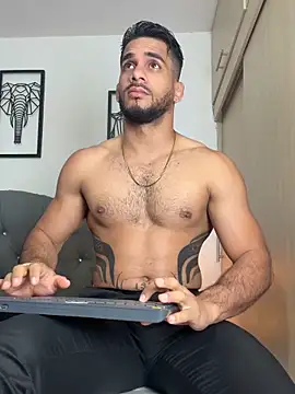 Snapshot of Maximiliano_ford chatting on 10/14/25, 10:38 Maximiliano ford online show from 10/14/25, 10:38