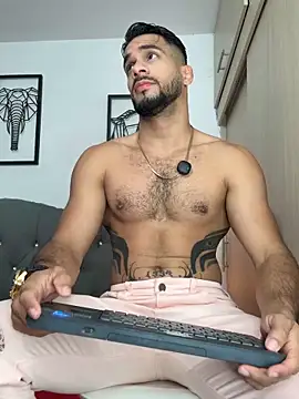 Snapshot of Maximiliano_ford chatting on 11/11/25, 10:26 Maximiliano ford online show from 11/11/25, 10:26