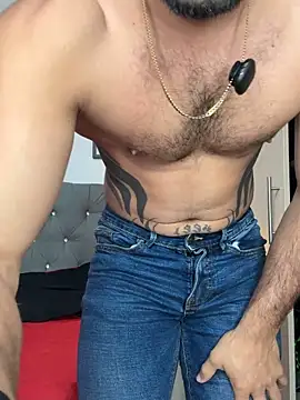 Snapshot of Maximiliano_ford chatting on 12/17/25, 10:32 Maximiliano ford online show from 12/17/25, 10:32