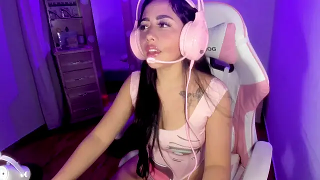 Snapshot of Sweet_milady chatting on 09/15/25, 04:12 Sweet milady online show from 09/15/25, 04:12