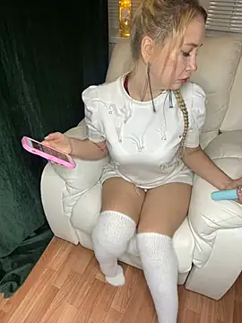 Snapshot of Nikusia chatting on 03/21/25, 04:07 Nikusia online show from 03/21/25, 04:07