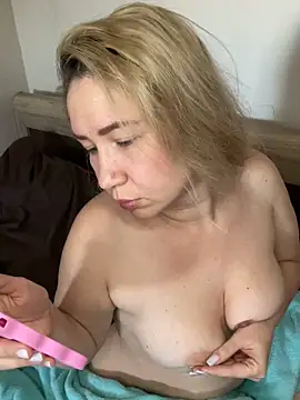 Snapshot of Nikusia chatting on 03/23/25, 07:31 Nikusia online show from 03/23/25, 07:31